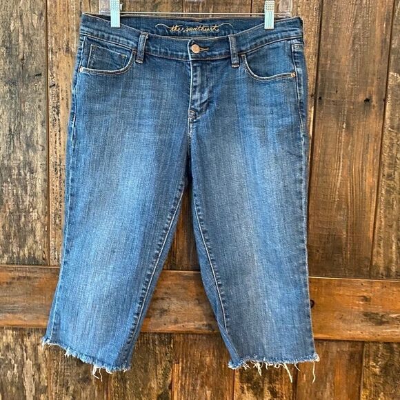 Old Navy 8* Blue Denim Cut-Off Sweetheart Raw Hem Bermuda Pocket Shorts - Picture 2 of 7